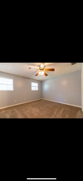 Building Photo - 6065 Val Del Rd