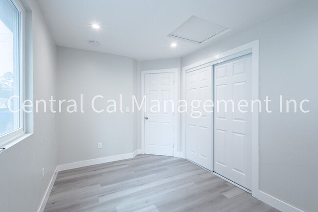 Building Photo - 341 Laurel Ave