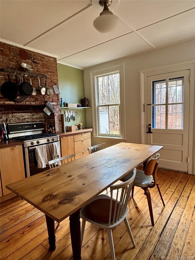 Building Photo - 225 Barrytown Rd