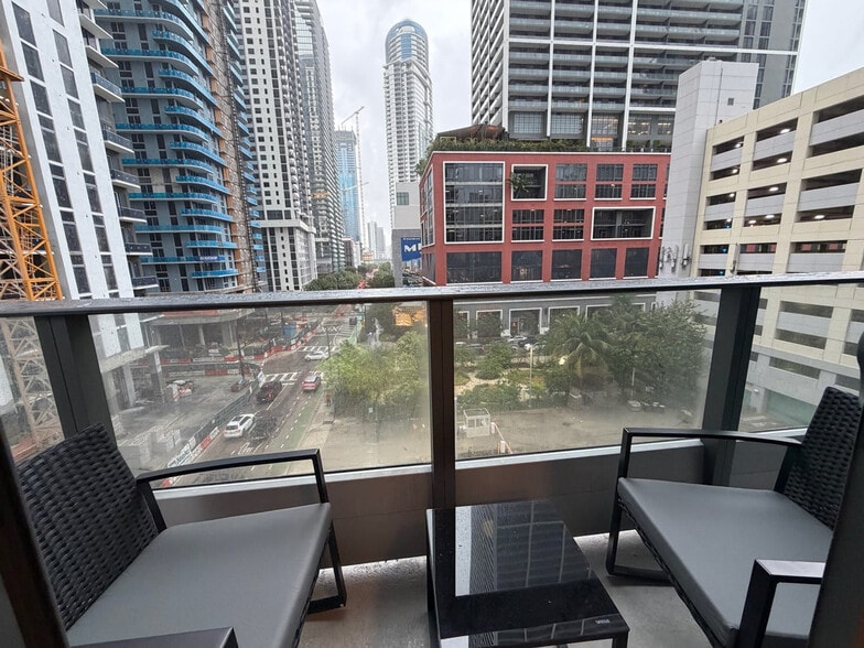 Building Photo - 121 NE 5th St