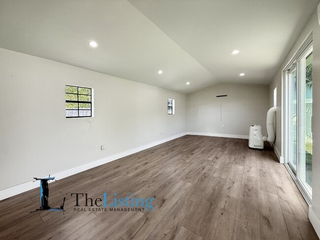 Building Photo - 4501 S Cortez Ave