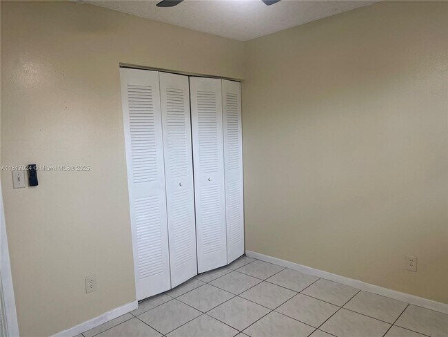 Building Photo - 3252 Foxcroft Rd
