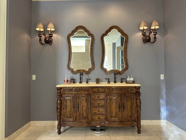 Building Photo - 476 SW Squire Johns Ln