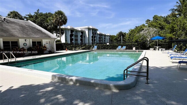 Building Photo - 731 N Pine Island Rd