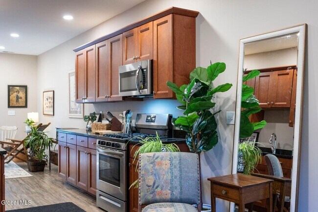 Building Photo - 166 Jefferson St