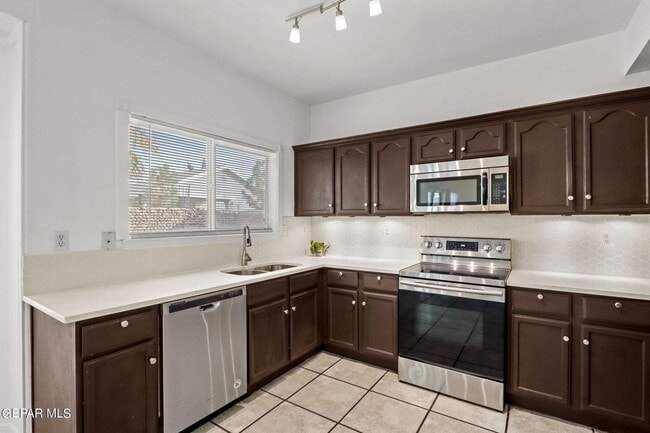 Building Photo - 636 Paseo Hermoso Dr