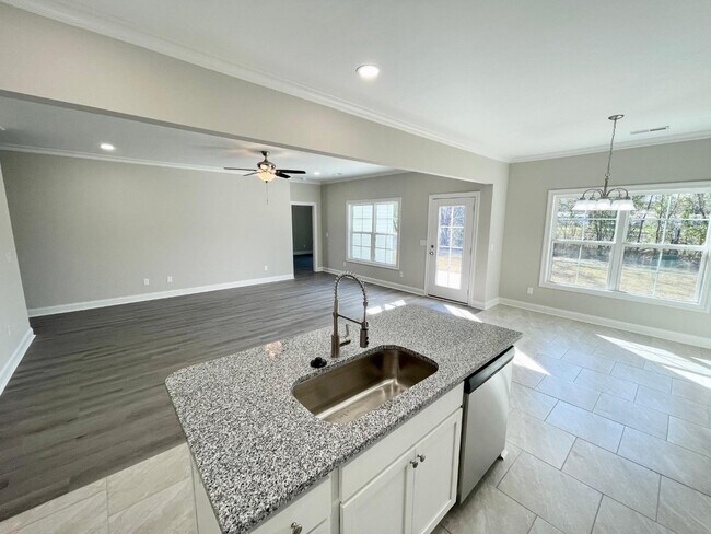 Building Photo - 3703 Saddle Rdg Dr