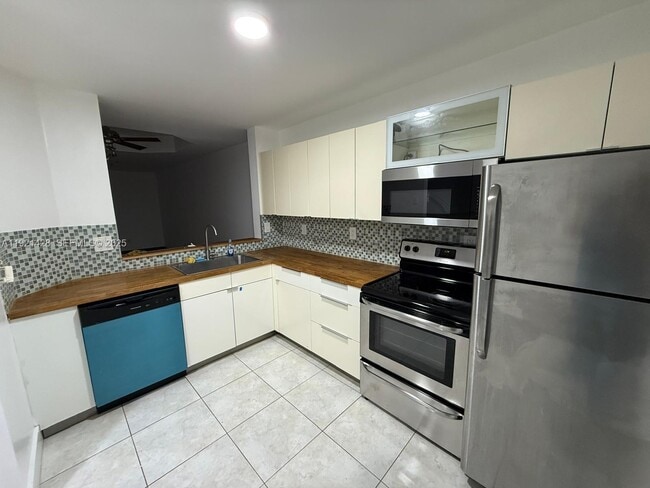 Building Photo - 14111 SW 121st Pl