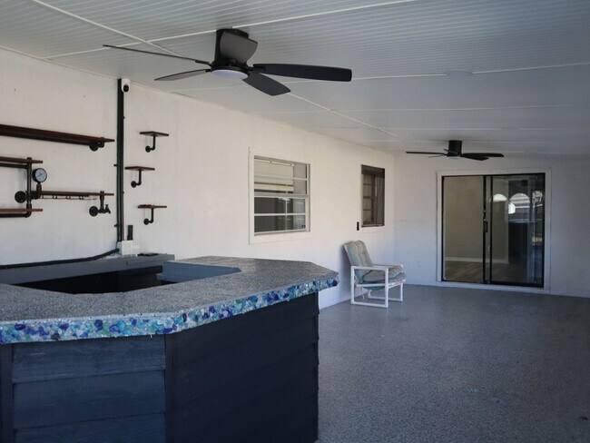 Building Photo - 4 BEDROOM 2 Bath  Pool Home!  Call Carole Arcaro 386-216-4900 Deltona Lakes Realty