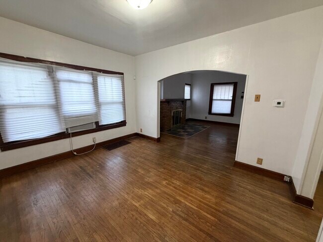 Building Photo - 1121 Bowman-N