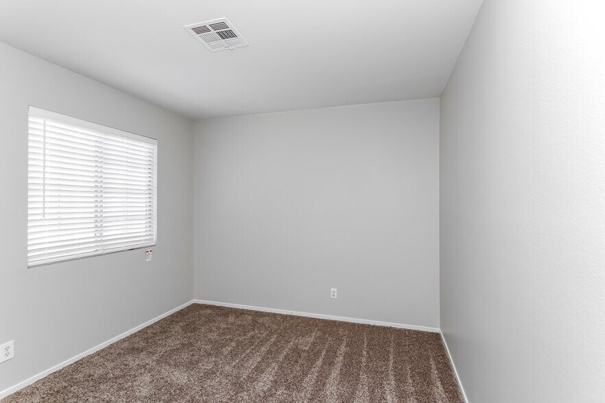 Building Photo - 733 Red Bark Ln