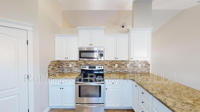 Building Photo - 963 Alpine Dr