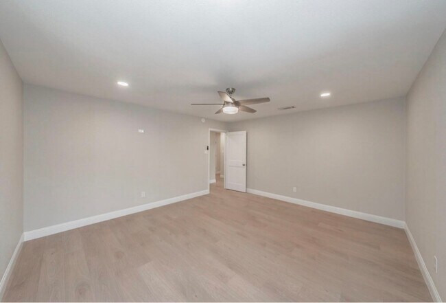 Building Photo - 4904 Arborlawn Dr