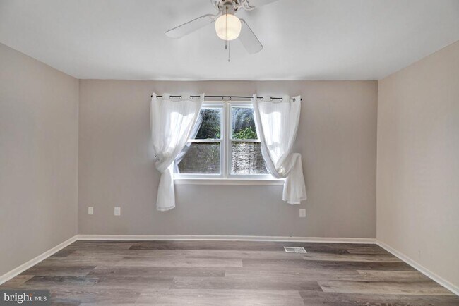 Building Photo - 281 Ternwing Dr