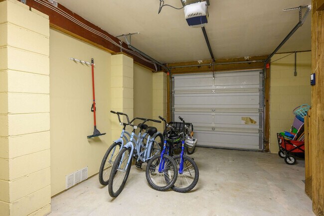 Building Photo - 3 Cassina Ln