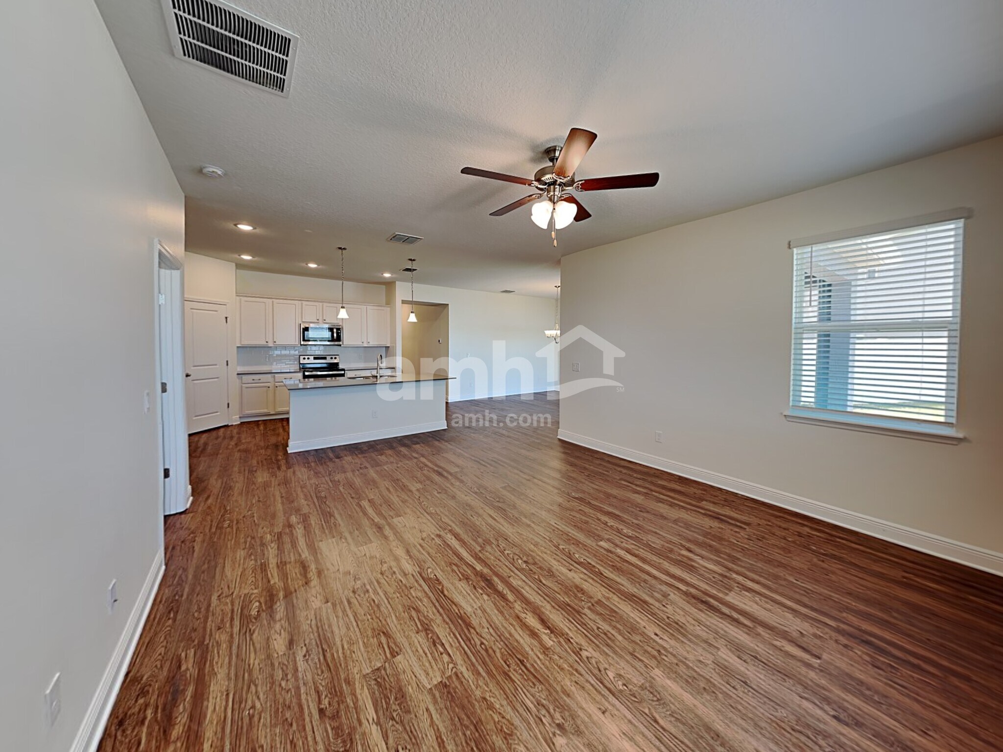 Building Photo - 1228 Sky Lks Dr