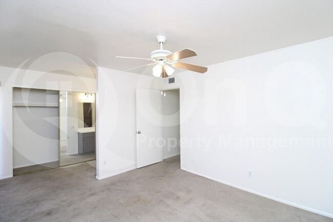 Building Photo - 3840 N 43rd Ave