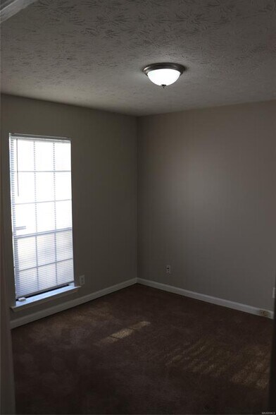 Building Photo - 760 N Burbank Dr