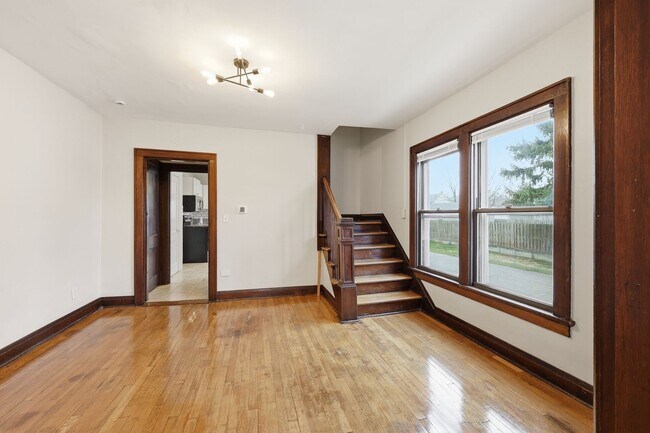 Building Photo - E Markison Ave