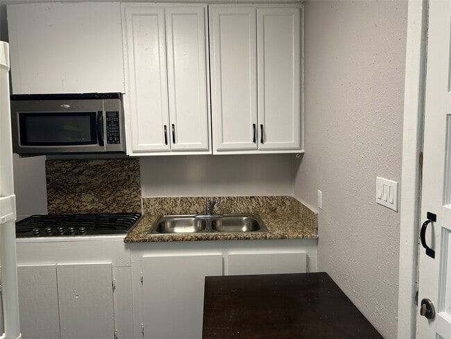 Building Photo - 5611 Arncliffe Dr