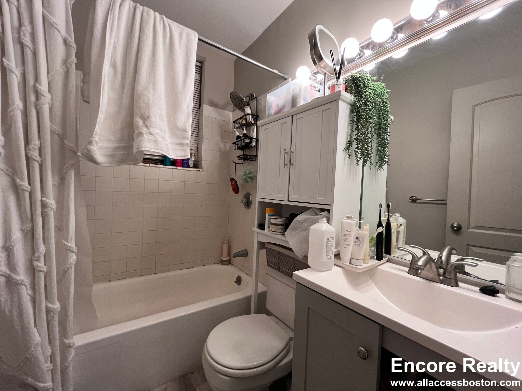 Building Photo - 19 Garrison St