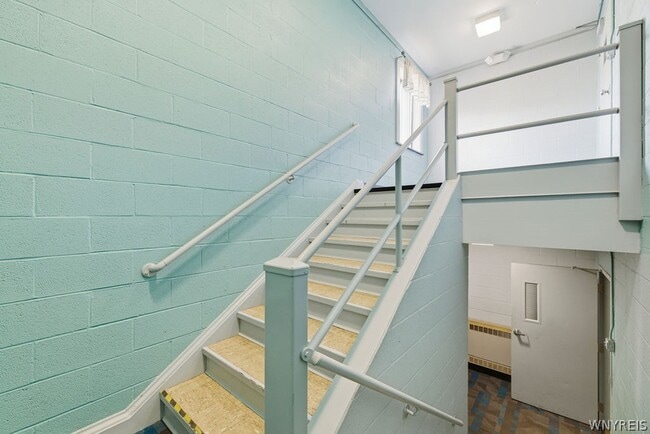 Building Photo - 57 St Johns Parkside