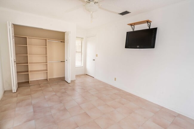 Building Photo - 11511 Island Lakes Ln