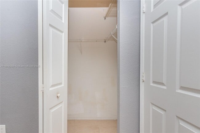 Building Photo - 3944 SW 48th Ave