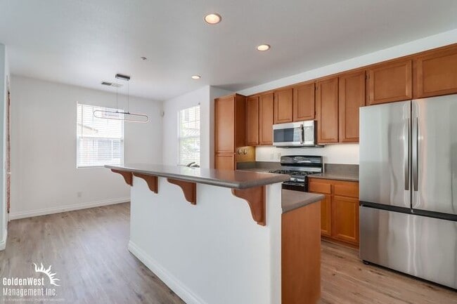 Building Photo - Charming 2Bdm 2Ba Tri-Level Condo in Otay ...