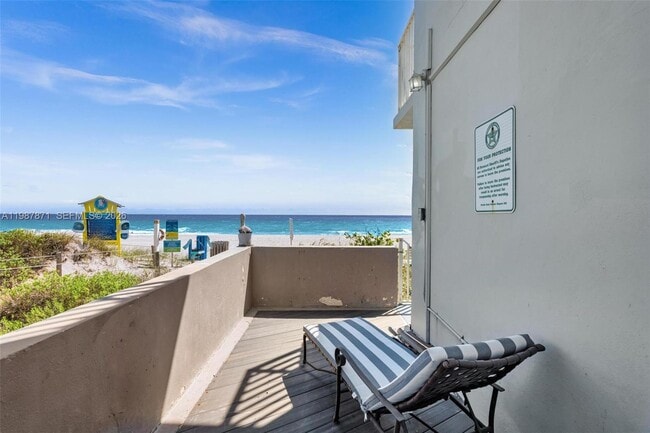 Building Photo - 4144 El Mar Dr