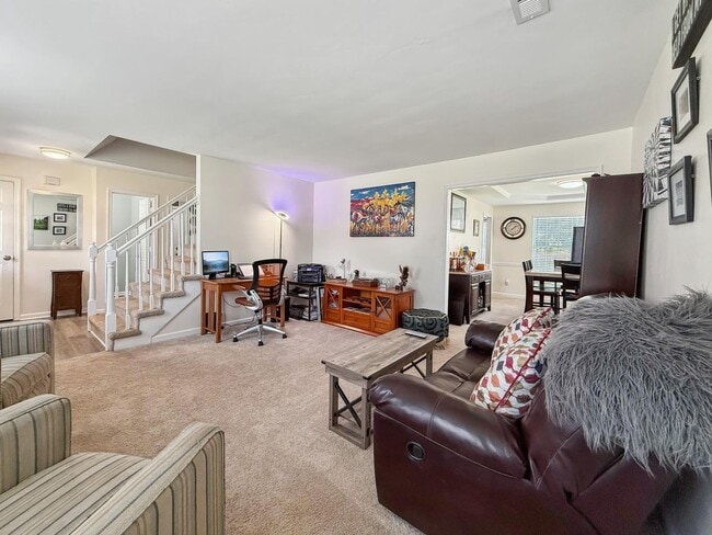 Building Photo - Spacious 4 BDRM 2.5 BA