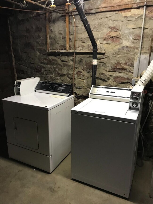 Building Photo - 715 S Phillips Ave