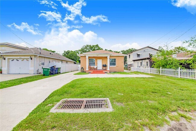 Building Photo - 3321 W Woodlawn Ave