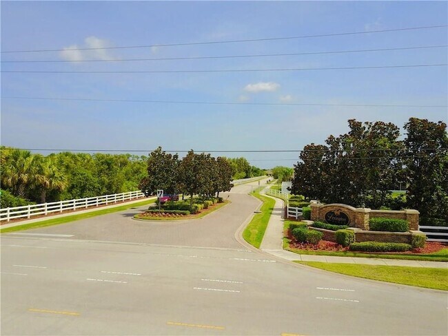 Building Photo - 1296 Lexington Manor SW