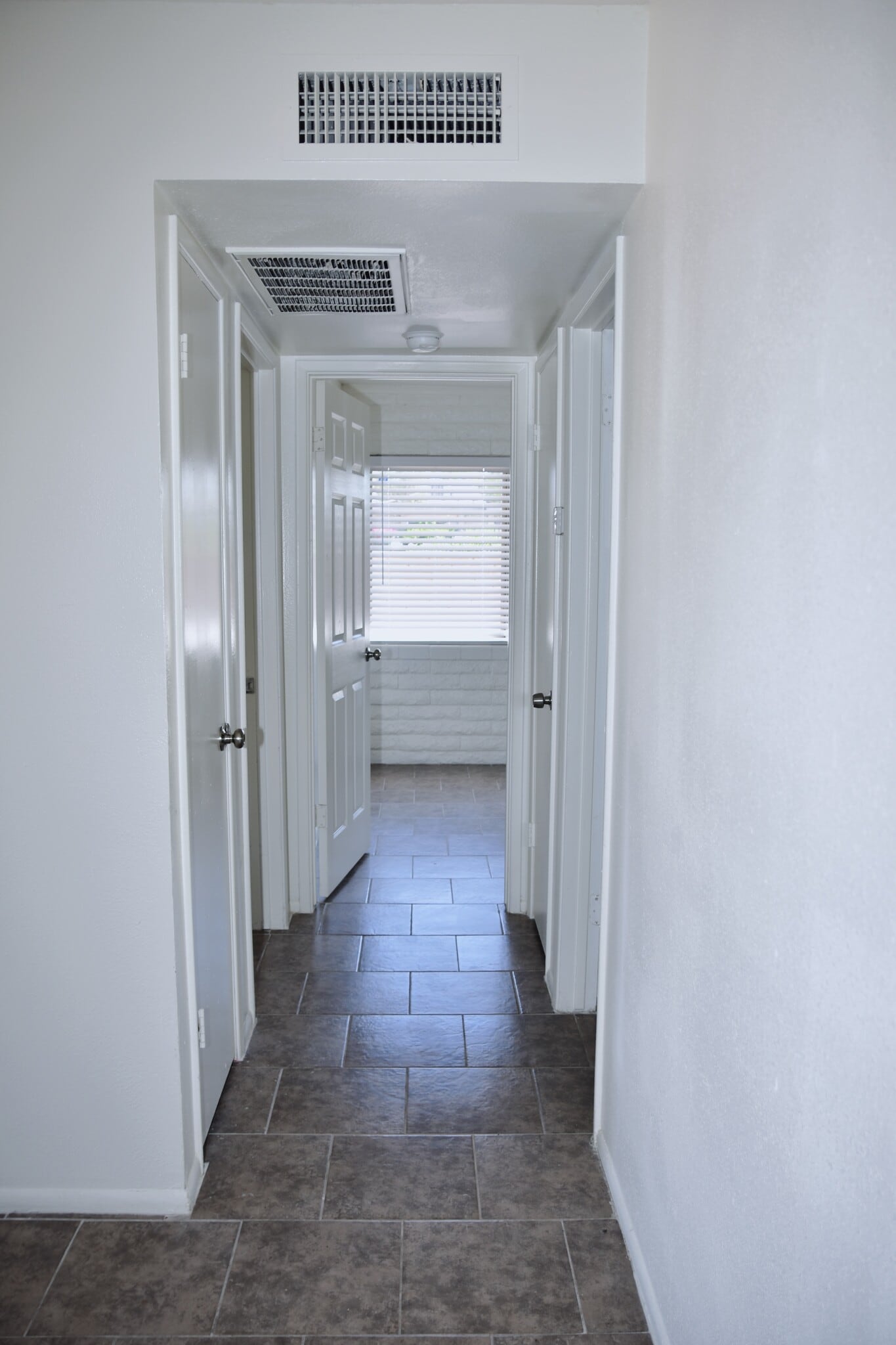 Building Photo - 6605 W Pasadena Ave