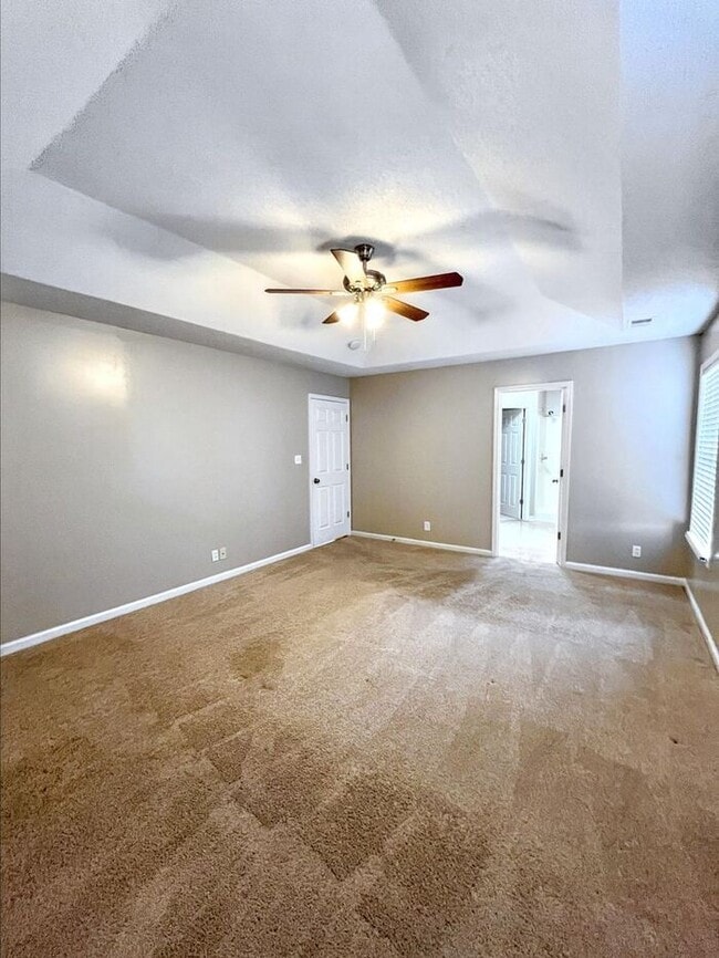 Building Photo - Spacious 3-Bedroom Home with Deck, Firepla...