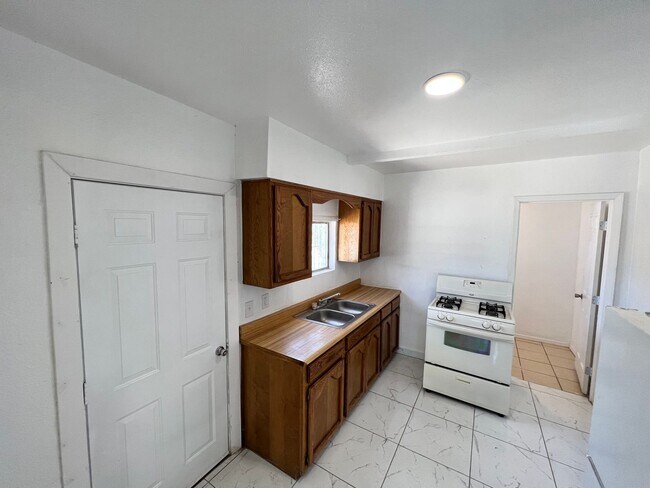 Building Photo - Charming 2-Bedroom Home with Solar Panels ...