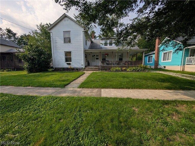 Building Photo - 339 Harris St