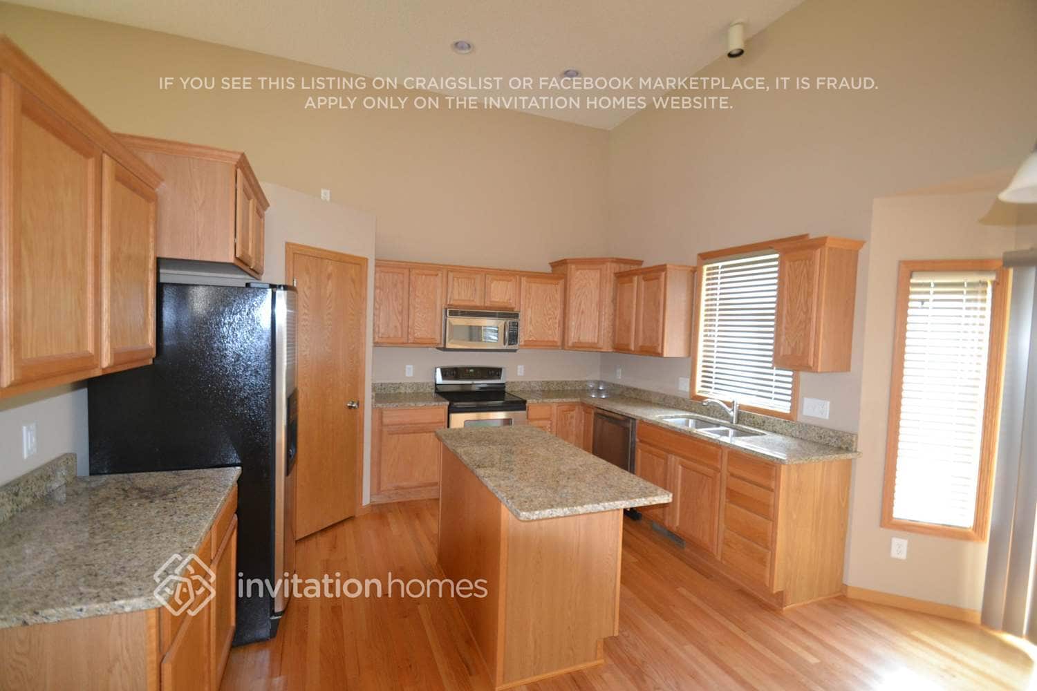 Building Photo - 336 Brady St