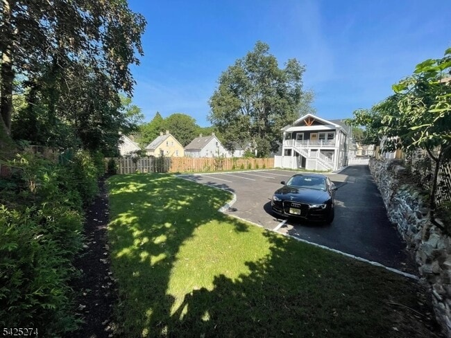 Building Photo - 40 Grant St