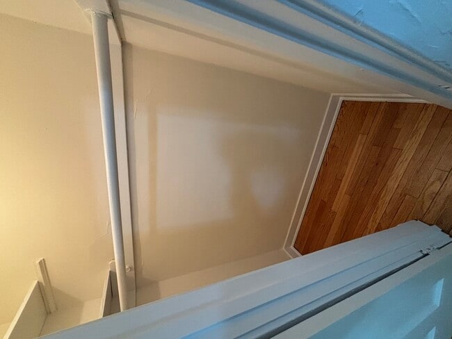 Building Photo - 2216 W Thome Ave