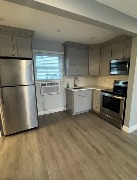 Building Photo - 303 Sumner Ave