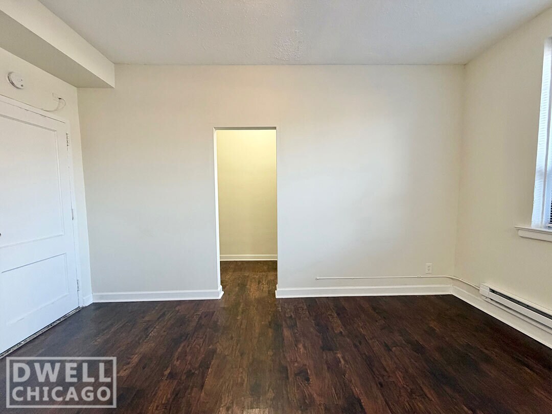 Building Photo - 3350 N Marshfield Ave