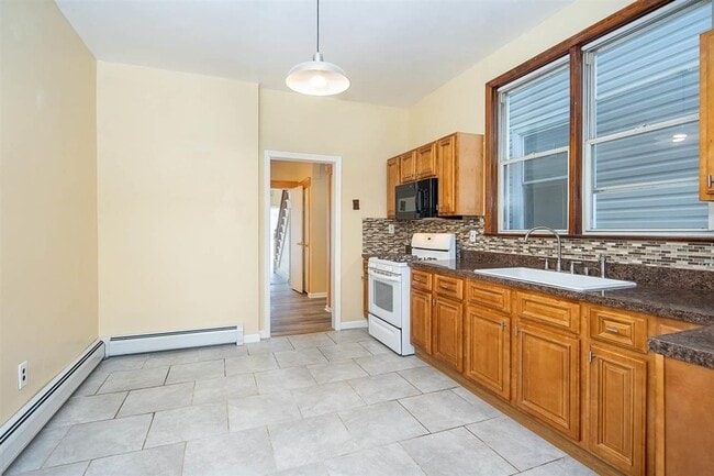 Building Photo - 13 E 52nd St