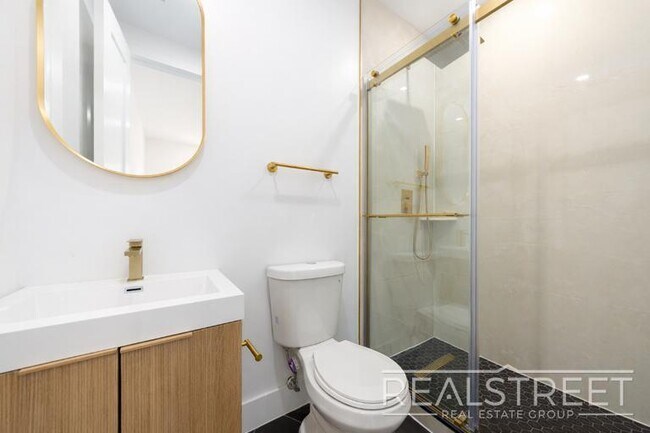 Building Photo - Brand New 4 Bed 4 Bath with in unit WD!