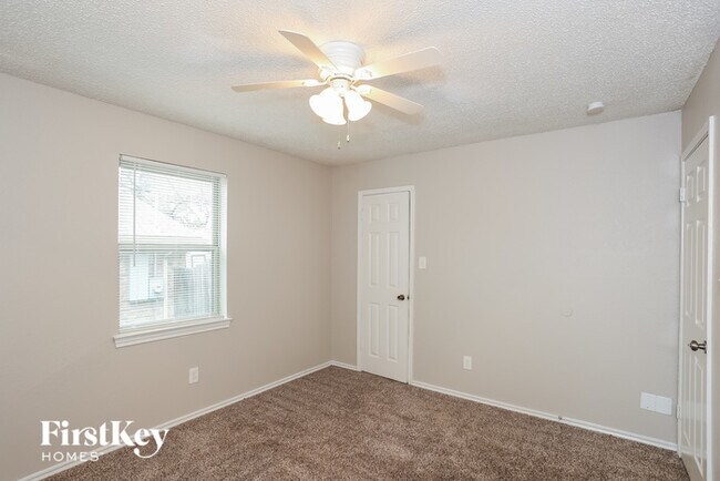 Building Photo - 4817 Crest Drive