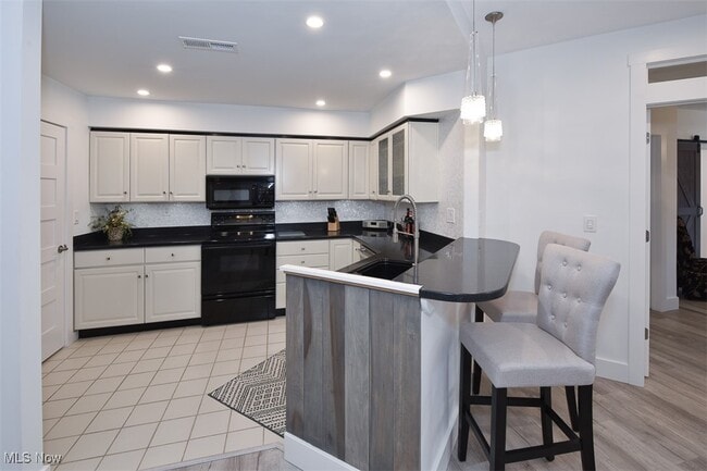 Building Photo - 19000 Lake Rd