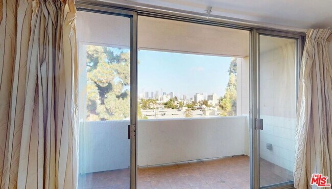 Building Photo - 421 La Fayette Park Pl