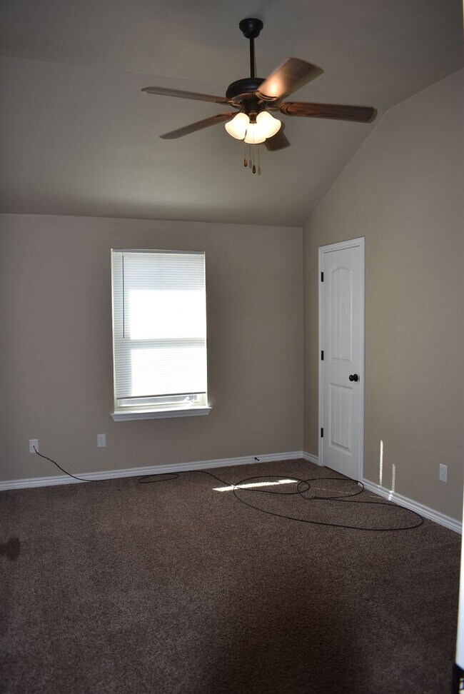 Building Photo - 1808 Seminole Cir