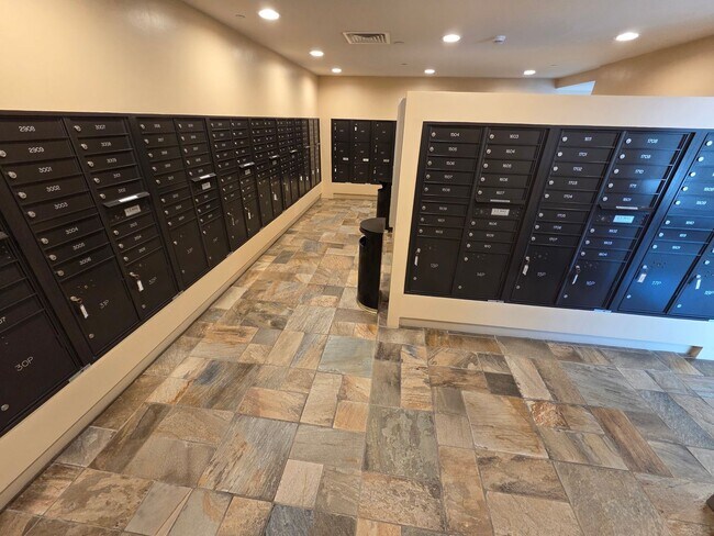 Building Photo - Immaculate Contemporary Living in Kaka‘ako- 2 bedroom, 2 bathroom, 1 covered parking stall, and I...